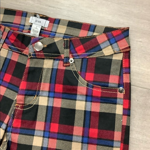 Women's DIVA S Small 4 - 6 Tartan Plaid Black Tan Red Khakis Chino Shorts NWOT - Picture 5 of 7